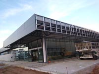 Cubierta y fachada en supermercado Aldi en Antequera (Málaga). <br>Impermeabilización de cubierta y revestimiento de fachada. Fachada panel fenólico 